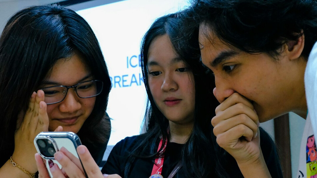 group discussion in tech class